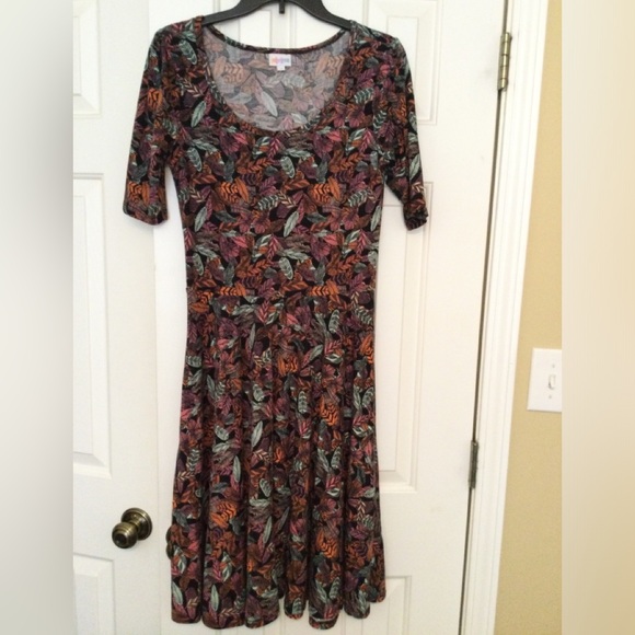 Lularoe NWOT Knee-length Medium Nicole Dress - Pretty Leaves - Picture 1 of 3